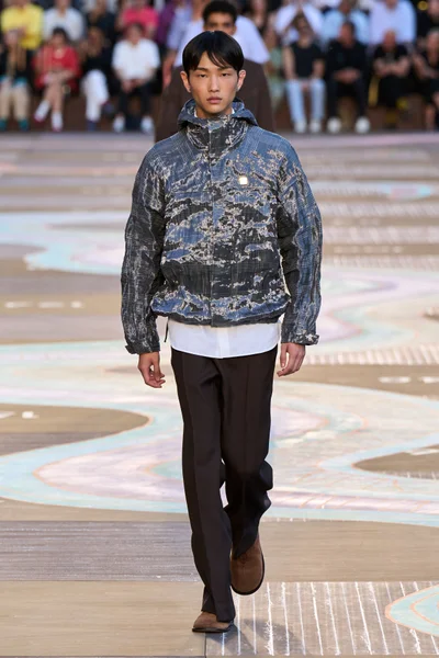 Look 12